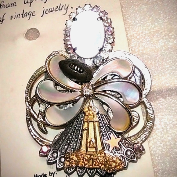 Pro Football Hall of Fame theme Angel Brooch - Picture 5 of 16